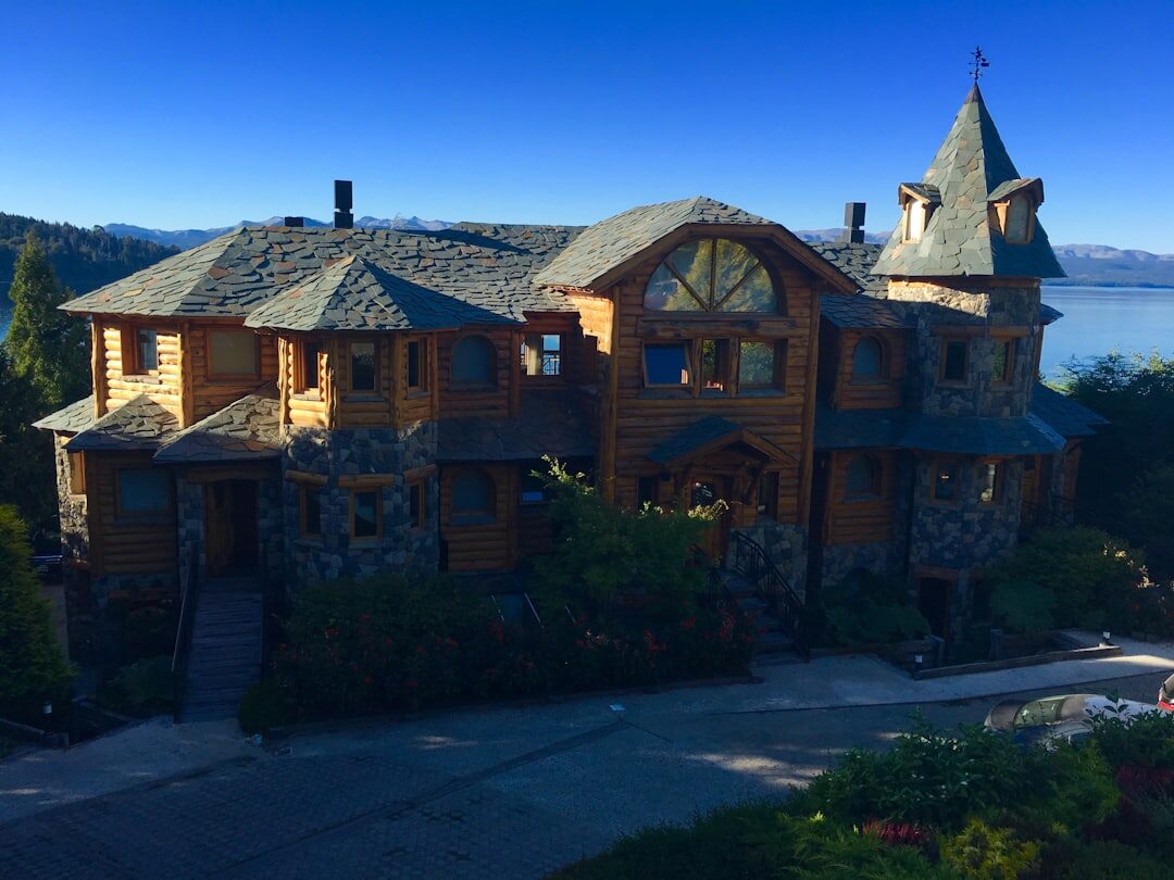 luxury celebrity mansion exterior