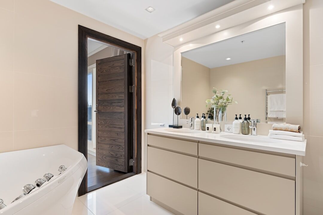 luxury celebrity bathroom