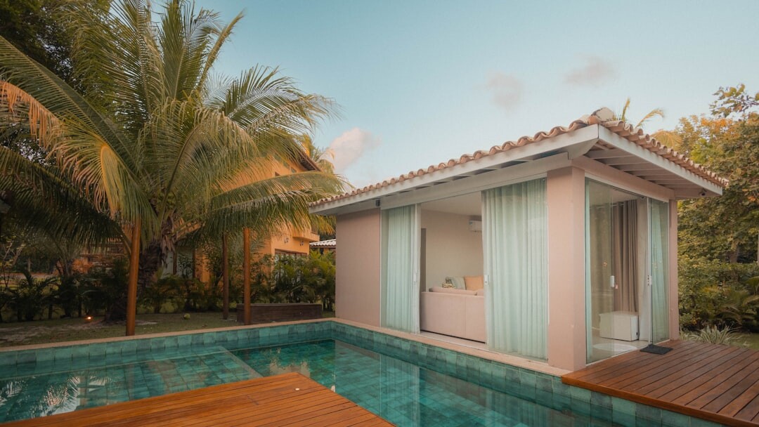 celebrity poolside villa