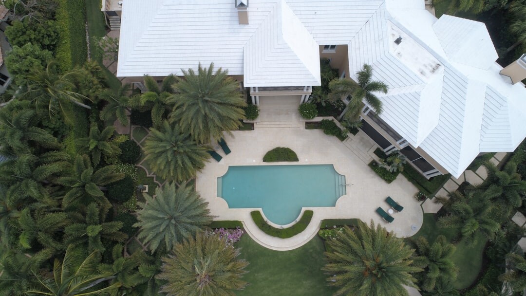 modern celebrity mansion hills